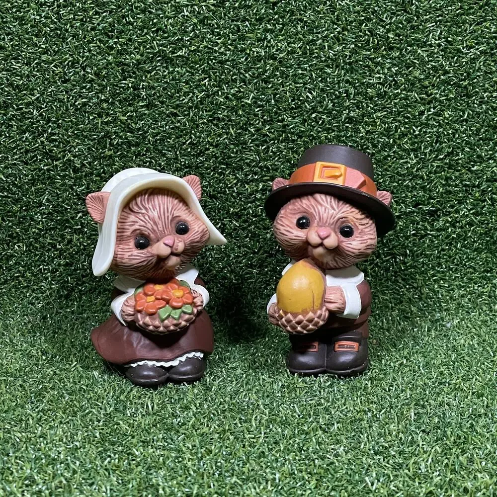Vintage Hallmark Pilgrim Squirrel Salt Pepper Shakers Thanksgiving Fall